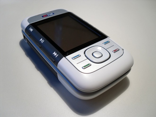 Ôn lại tuổi thơ và nhìn lại lịch sử Nokia: 34 chiếc điện thoại tốt nhất và tệ nhất - Ảnh 10.